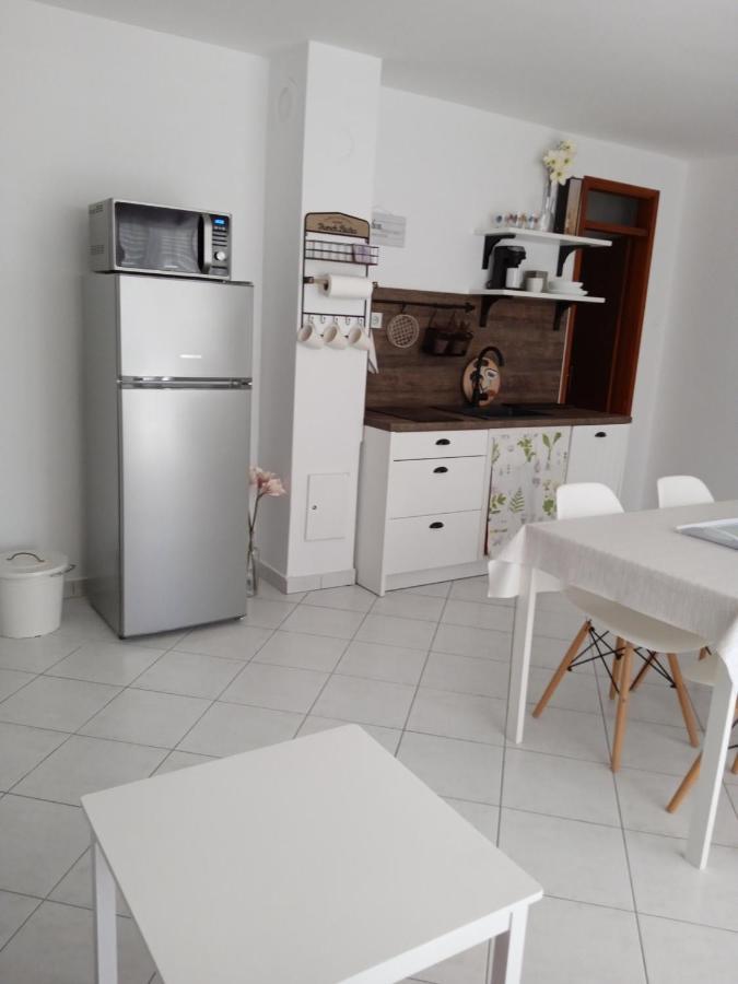 Apartmani More Комарна Экстерьер фото