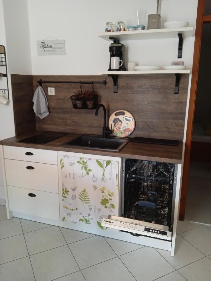 Apartmani More Комарна Экстерьер фото