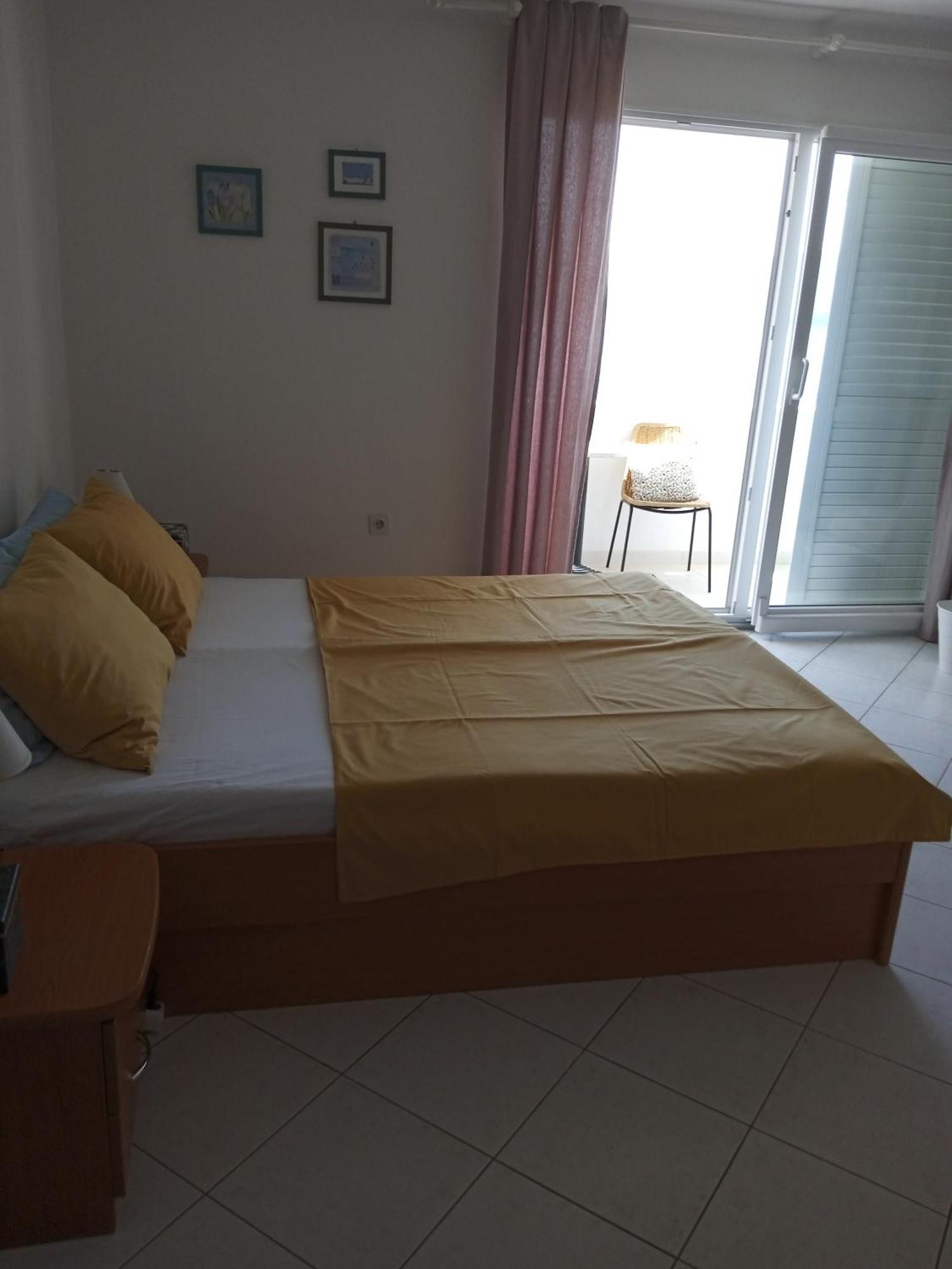 Apartmani More Комарна Экстерьер фото