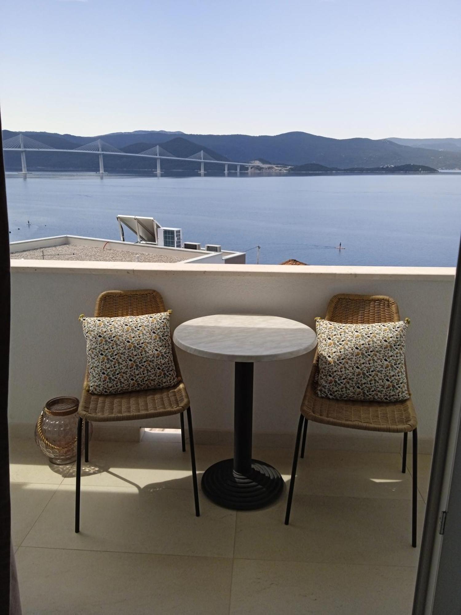 Apartmani More Комарна Экстерьер фото