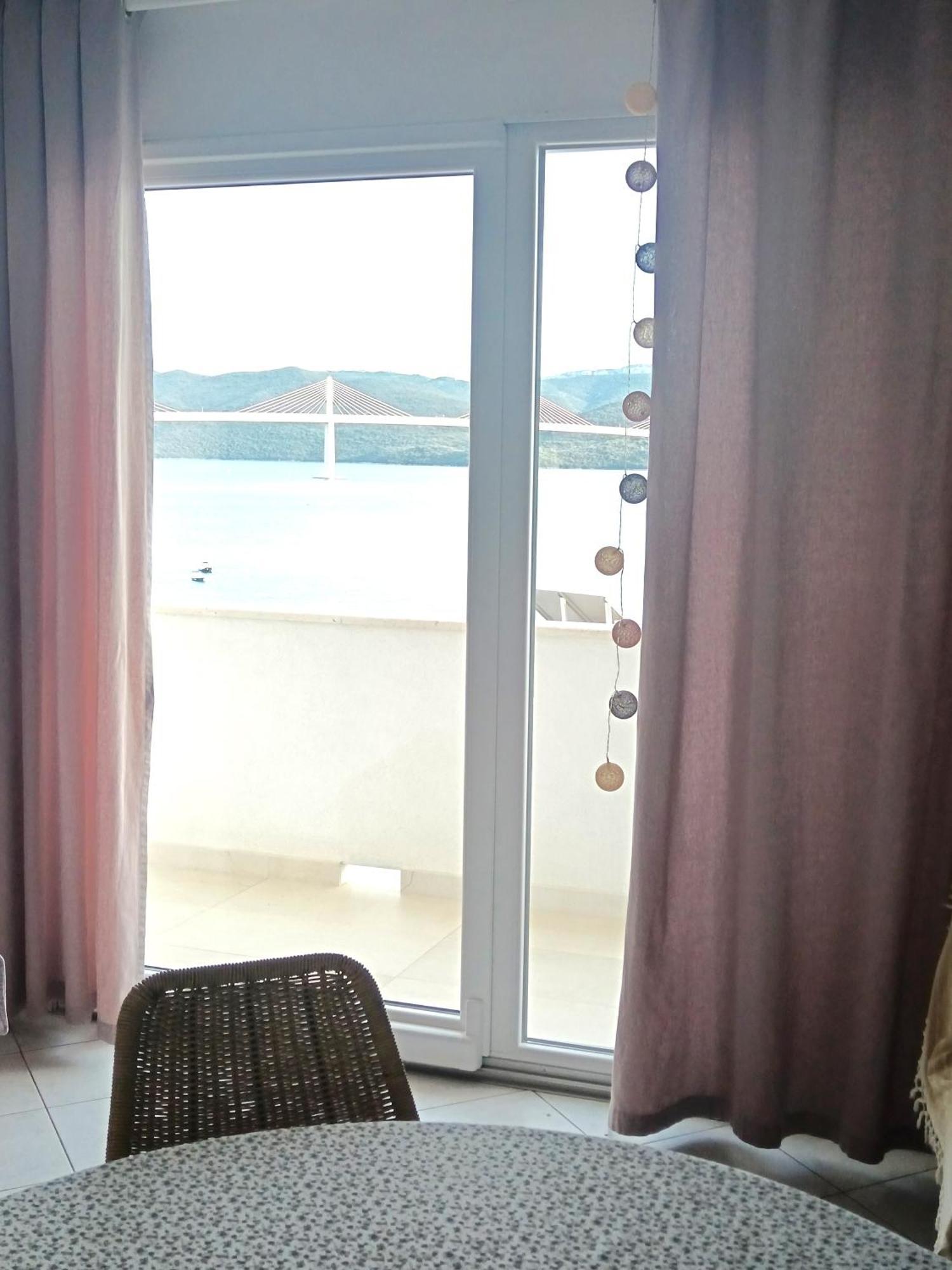 Apartmani More Комарна Экстерьер фото