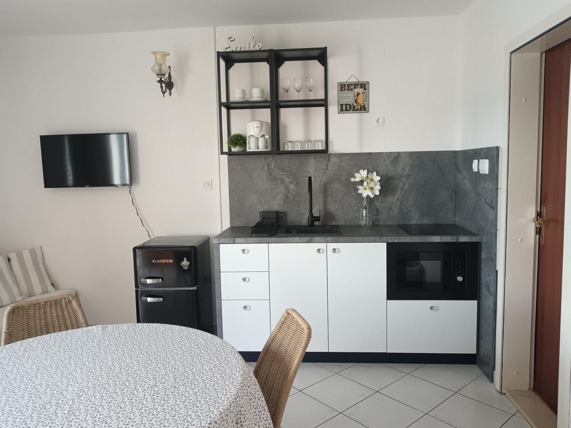 Apartmani More Комарна Экстерьер фото
