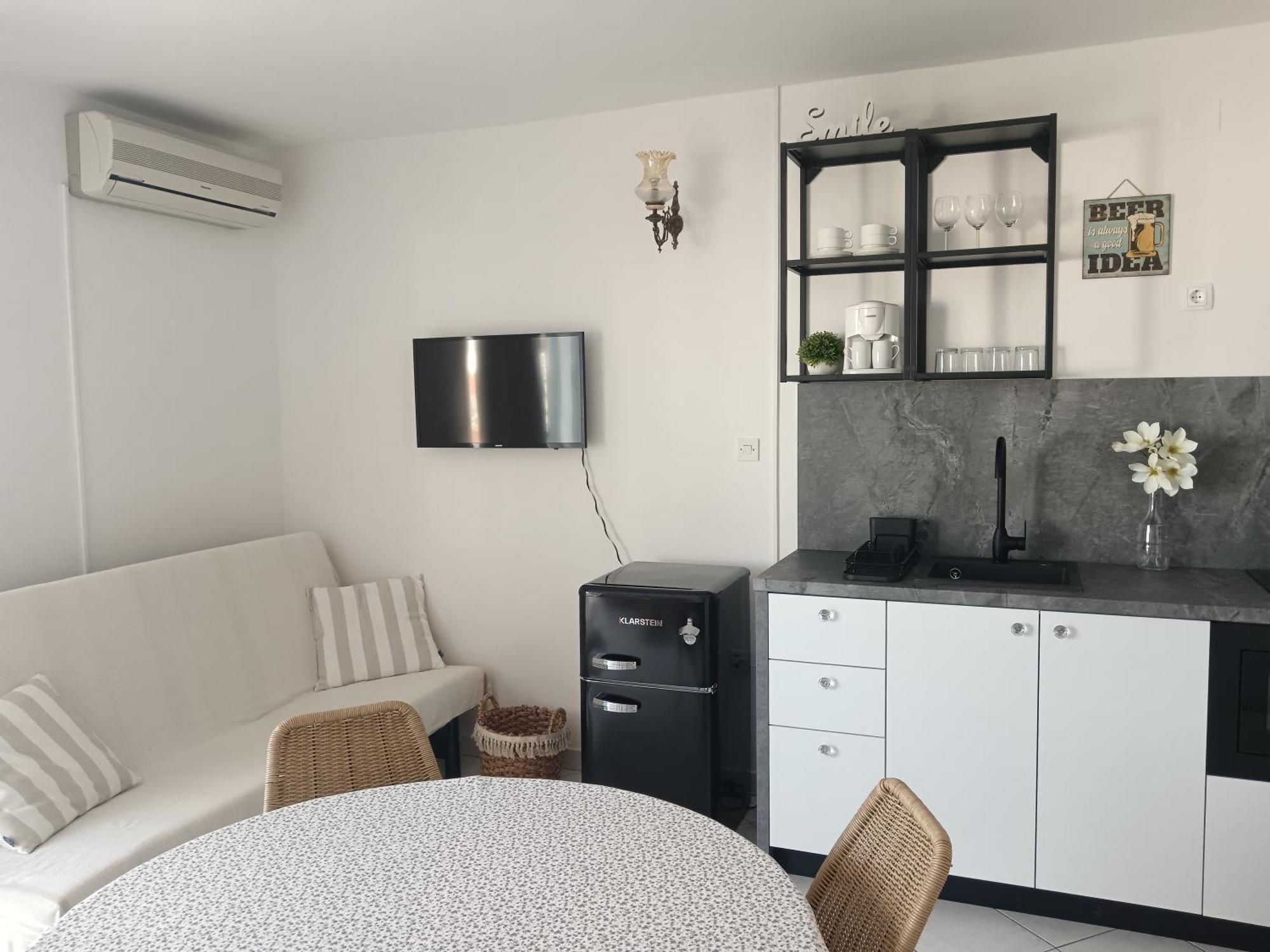 Apartmani More Комарна Экстерьер фото