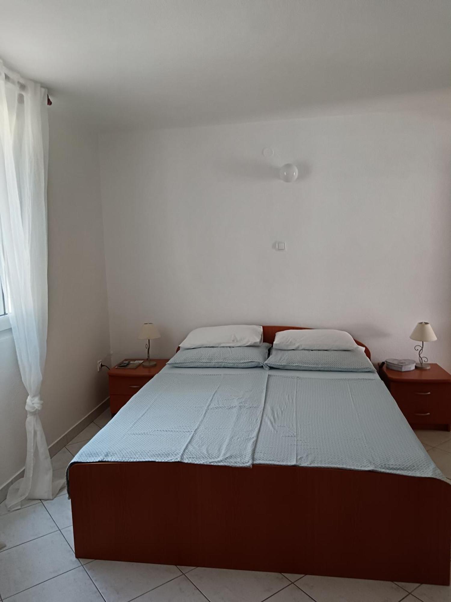 Apartmani More Комарна Экстерьер фото